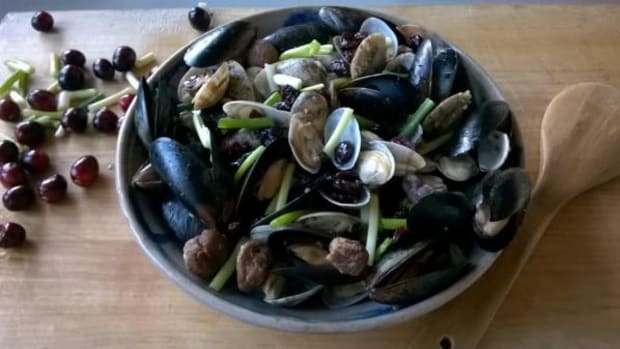 It's time to forage in the Eastern Seaboard, and this season's recipe includes oysters, mussels, Chestnuts and Cranberries.