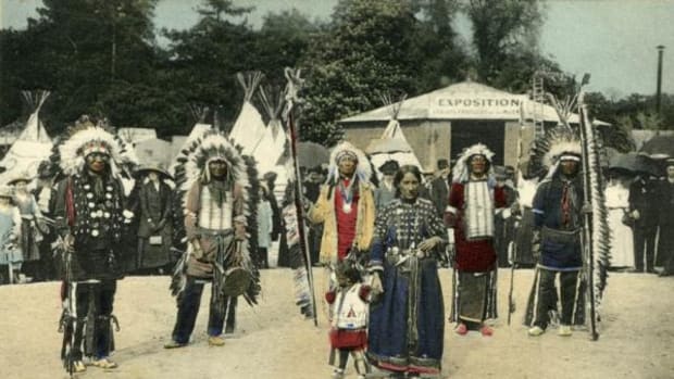 LO-RES-FEA-Photo-Human-Zoos-1939-Worlds-Fair-Florida-Seminole-Indians-AP390425137
