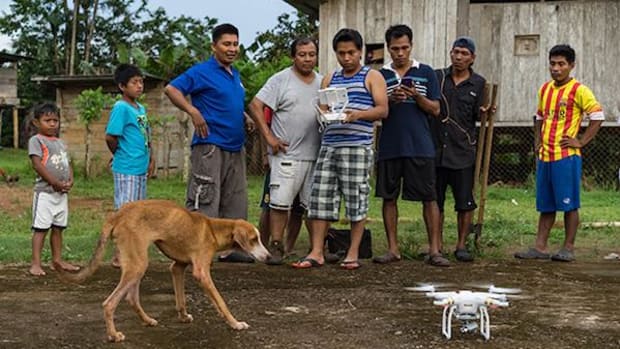 Carlos Doviaza, Project Specialist with the National Coordinator of Panama’s Indigenous People, prepares to fly a drone in the village of Rio Hondo.
