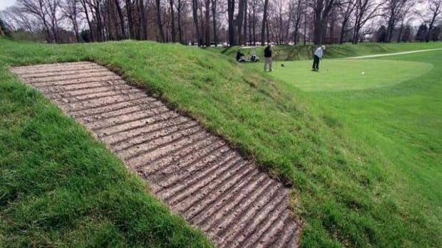 A concrete walkway allows golfers access to the top of an Indigenous mound at Moundbuilders Country Club in Newark, Ohio. The mound, shown here in 2000, is part of the Newark Earthworks, which are being considered for nomination as a UNESCO World Heritage Site. The lack of public access, however, could derail the nomination. (Photo by Jeff Adkins, The Columbus Dispatch, via AP)