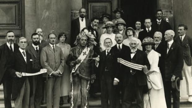 Iroquois Commission with Deskaheh in front of the Athénée Palace, Geneva, 1923.
