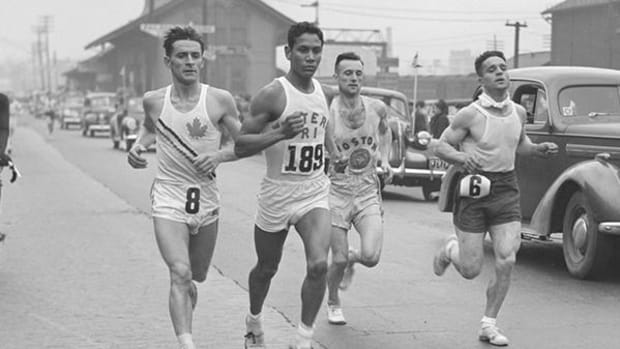Ellison 'Tarzan' Brown running in the 1939 Boston Marathon. Courtesy of the Boston Public Library, Leslie Jones Collection.