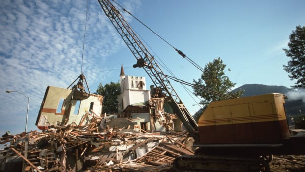 Demolition of Memorial Presbyterian church in 1962. (Photo by Skip Gray)