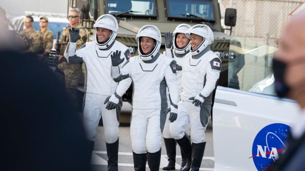 NASA astronaut Josh Cassada, left, NASA astronaut Nicole Mann, second from right, Roscosmos cosmonaut Anna Kikina, second from right, and Japan Aerospace Exploration Agency (JAXA) astronaut Koichi Wakata right, wearing SpaceX spacesuits, are seen as they prepare to depart the Neil A. Armstrong Operations and Checkout Building for Launch Complex 39A to board the SpaceX Crew Dragon spacecraft for the Crew-5 mission launch, Wednesday, Oct. 5, 2022, at NASA’s Kennedy Space Center in Florida. NASA’s SpaceX Crew-5 mission is the fifth crew rotation mission of the SpaceX Crew Dragon spacecraft and Falcon 9 rocket to the International Space Station as part of the agency’s Commercial Crew Program. Mann, Cassada, Wakata, and Kikini are scheduled to launch at 12:00 p.m. EDT, from Launch Complex 39A at the Kennedy Space Center. Photo Credit: (NASA/Joel Kowsky)