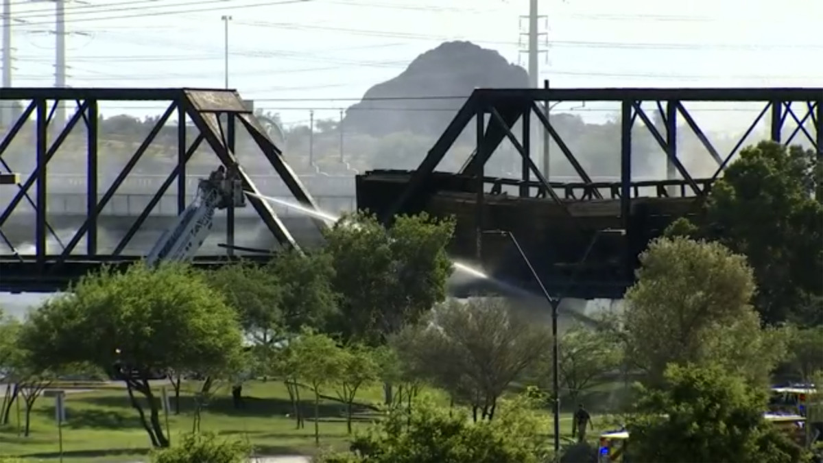 Arizona train derailment causes bridge collapse and big fire - ICT News