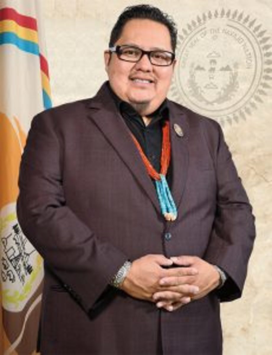 Navajo leader faces legislative action for drunken photo - ICT News